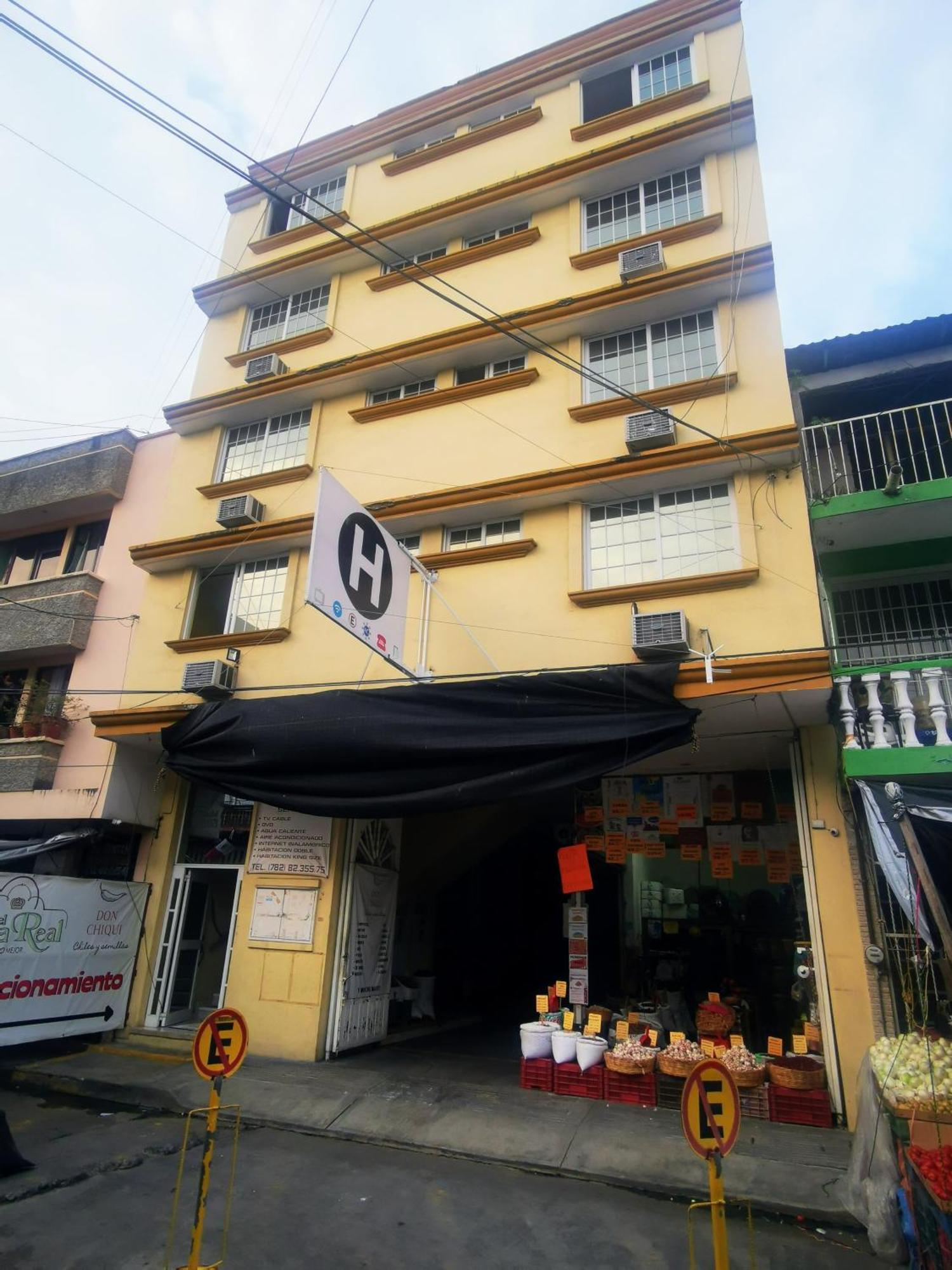 Отель Casa Real Poza Rica Экстерьер фото